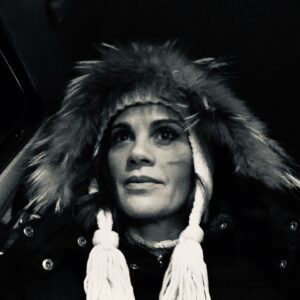Anna-Maria Papaharalambous Instagram - Εγώ απλώς κρύωνα !!!! Τώρα που με βλέπω είμαι και κάπως λίγο ...ο καθιστός βουβαλος να πω;;;;
#attheendoftheday #socold #indianlook #ισως να φταίει για αυτό η @camerokoritso  ίσως λέω ! Δεν ξέρω!!!!
#epistrofi_ant1 #keepgoing #haveseennothingyet
