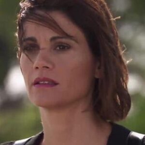 Anna-Maria Papaharalambous Instagram - @i_epistrofi_ant1 #tvseries #lookingserious  #windy #acting #mondayepisode ❣️❣️