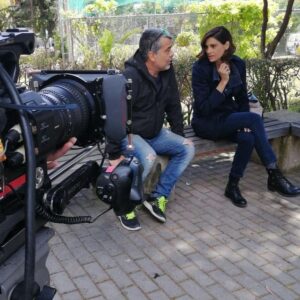 Anna-Maria Papaharalambous Instagram - Κάτι λέμε για την σκηνή.... Μαλλον
@spirosmichalo #directing #epistrofi_ant1 #inthepark photo by @aspakonstantopoulou 
Χαμός στο τέλος ένας μήνας έμεινε,
αλλά τι μήνας!!