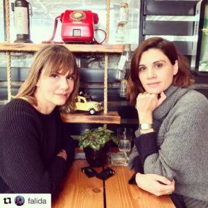 Anna-Maria Papaharalambous Instagram - Μια ωραια συζήτηση....#neanewspaper @falida #overcoffee #honesty #ευχαριστώ αγαπημένη μου !!!!!💛💛💛