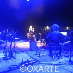 Anna Oxa Instagram - Anna Oxa raggiunta all'Anfiteatro Rocca,
di Orzinuovi BS, da 4500 persone . 
Vi ringraziamo tutti, grazie per l'affetto e per tutti i messaggi di gioia che ci state inviando. 
Grazie al Comune di Orzinuovi BS
e a tutti coloro che ci hanno accolti con cuore e ci hanno ospitati con cura. 
Un abbraccio a tutti.
Abiti di Anna Oxa : Greg Lauren
www.lenastore.it 
#comuneOrzinuovi #annaoxa #oxarte #annaoxa-oxarteTv