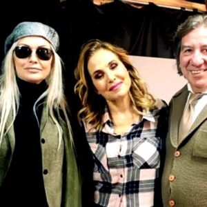 Anna Oxa Instagram - Anna Oxa con Barbara D'Urso
e Armando C.
(Abiti di Anna Oxa: Avant Toi)