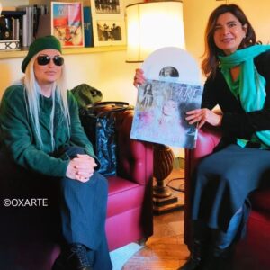 Anna Oxa Instagram - ANNA OXA
E L'ONOREVOLE LAURA BOLDRINI
Camera dei Deputati
Roma
(Abiti di Avant Toi)
