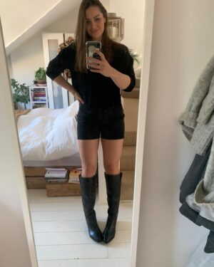 Anna Passey Instagram - Anyone else’s friendship group still try on all possible outfits ahead of an event and send to each other for help choosing?! 

* I just threw this on with at least two weeks advance planning and discussion 😹

@kate_telegramme 
@ruth.j.hough