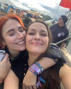 Anna Passey Instagram - Ride or dies @ruth.j.hough @kate_telegramme 🖤

Shout out to @downloadfest for a week ruining weekend.

Mega shoutout to top security legend MARK for being a legend.