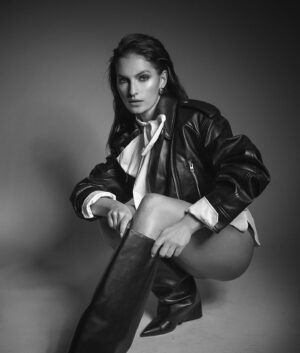 Anna Riebauerová Instagram - boss b*tch mode🫦

Thank youu, ladies! @nikola_elefant_photographer & @panasonica 🫶🏻

@puremodel 

#photo #model #modeling #photoshoot #lifestyle #pic #captured