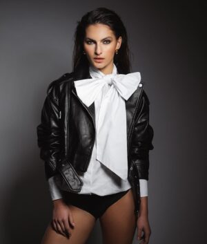 Anna Riebauerová Instagram - boss b*tch mode🫦

Thank youu, ladies! @nikola_elefant_photographer & @panasonica 🫶🏻

@puremodel 

#photo #model #modeling #photoshoot #lifestyle #pic #captured