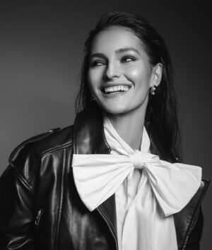 Anna Riebauerová Instagram - boss b*tch mode🫦

Thank youu, ladies! @nikola_elefant_photographer & @panasonica 🫶🏻

@puremodel 

#photo #model #modeling #photoshoot #lifestyle #pic #captured