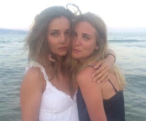 Anna Shepeleva Instagram - Не сразу,ох,совсем не сразу мы с тобой подружились,но как все-таки круто,что это произошло!с днём рождения тебя мой красивый,талантливый,умный друг❤️будь просто очень счастлива,а я всегда буду рядом❤️ p.s. И трубку возьми уже наконец