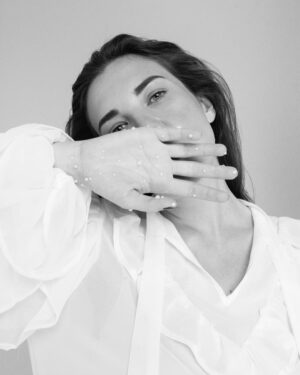 Anna Shepeleva Instagram - Погадай мне по руке 🙌 📸@gavrilovaok 💕 muah  @yulia_khudiakova 💕style @lorenchkadua💕бусинки @2.s.k.i.n 💕💕💕