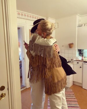 Anna Ternheim Instagram - Thanks for coming out Saturday, bringing all kinds of hardcore raingear to hear us play ❤️ And thanks Mathilda & Elisabeth @borkhult_lapphem for inviting me, such a magical place you've created. 

Acoustic shows coming up

Aug 3rd Burgsvik, @gainesvillefestival 
Aug 5th Bjärred, @bjerredsstation 
Aug 26th Dalum, @hermanslada