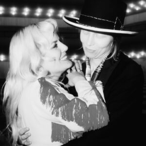 Anna Ternheim Instagram - A few more moments from last weeks shows with 
@wherearetheunicorns @erikarvinder @ivanjohandavid @_olawinkler_ @sassamusik @zumsteelanders @berwaldhallen @sverigesradiossymfoniorkester #mytennesseemountainhome #dollyparton 

Beautiful photographs by @johannapetterssons