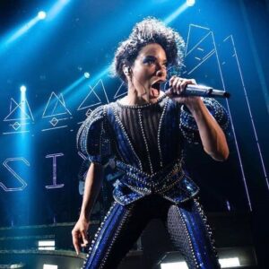 Anna Uzele Instagram - ✨Five cities, two countries, 300  shows, a dozen SM’s, 6 tech weeks, that one time Mal rechoreographed the show 20 minutes to places, that other time Dri sang No Way while crawling down the rostra, blizzards, kabuki battles, Nebraska in December, glam pics with casseroles, 90000 PT’s, that time Dre’s left bun came undone and our souls left our bodies, new fam members, relocating, an attempted opening, a global panny, 18 months of uncertainty, SEVEN Broadway debuts - and this Original Broadway Cast is OPEN ✨

📸: @jennyandersonphoto 
💄: @estabrookartistry 
💇🏾‍♀️: @shespeaksmusic 
👗: @jakesokoloff