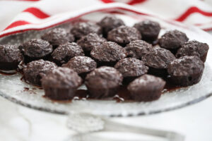 Anna Vocino Instagram - * Save it, so you don’t forget
Calling all premium newsletter subscribers! 🍫🤤 Indulge in our exclusive Fudgy Brownie Bites Recipe - pure chocolatey bliss awaits! 😋✨ #Brownies #RecipeOfTheDay #ChocolateLovers #SweetTreats #YummyinMyTummy 🥮https://annavocino.substack.com/p/fudgy-brownie-bites

Link in Bio

#food #instagram #love #celiac #lowcarbrecipes #photography #glutenfree #happy #instadaily 

Organic Spice Mixes and Marinaras at Eat Happy Kitchen
EatHappyKitchen.com 🍅🌿🥩🌮
