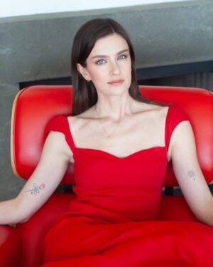 Anna Wood Instagram - My first headshots in YEARS and here’s what they’re serving:

1. MILF realness
2. Healthy skepticism 
3. I’ve got a secret & you don’t know what it is. (IYKYK)
4. What’s the age cap for “ingenue”?
5. You’ve gorgeous tits but I’m going to maintain respectful eye contact. 

Thank you so so much to the über talented @tim_geaney. 📸
