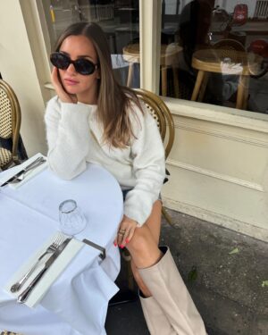 Anndya Simard Instagram - june fever 🌸