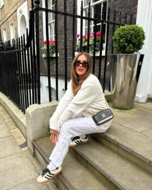 Anndya Simard Instagram - Hello London ✨🤍🇬🇧
