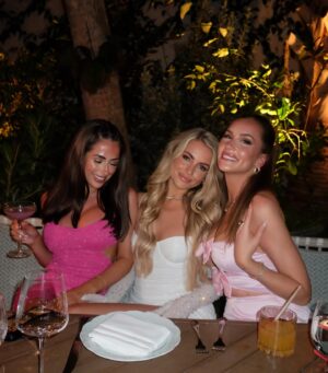 Anndya Simard Instagram - Drunk in love ✨💗
