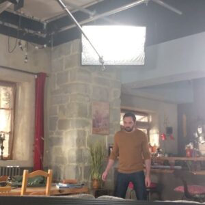Anne-Elisabeth Blateau Instagram - @david_mora_officiel #scenesdemenages mais où est sa boule ? #makingoff #tournage#instamood #instafilm