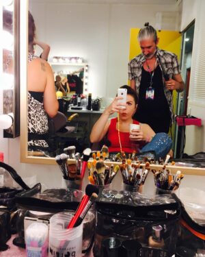 Anne-Elisabeth Blateau Instagram - Staff BTP pour ravalement de façade habituel :)
#scenesdemenages #bricoflex #emma #hmc #kabofamily