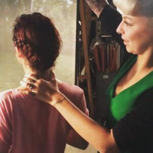 Anne-Elisabeth Blateau Instagram - Flashdance 😊 @twiggymercury  #flashdance #tournage #work #water #pink #green#paris #toutemouillée #instawork #pickoftheday #backstage #back #mermaid