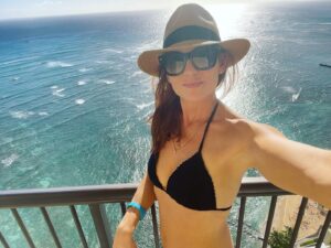 Anne Leighton Instagram - Hawaii you were just a magical, healing wonderful paradise in so many ways. Thankful for this blessing. Until next time #mahalo 🌺🌊🏝️ #island #paradise #life #Ocean #view #waves #Beach #gratitude #love #work #heaven #karma #universe #happy #sayyestoyourlife #iphone #nofilter