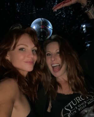 Anne Leighton Instagram - Boogie Woogie 🪩🎆🥂Happy New Year! So many good tunings to come THIS year @esther_haltom 

#hny #newyearseve #2024