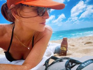 Anne Leighton Instagram - Seemed apropos since I shot a @coppertoneusa commercial, heyyy product placement 😁🧴🌞🏝️👙🩴

 #fbf #coppertone #sunscreen #beach #sand #sun #oahu #hawaii #southshore sandybeach