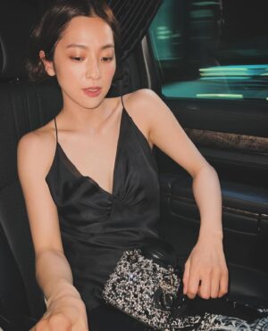 Anne Nakamura Instagram - 💗🖤🩷