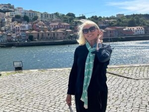 Anneka Rice Instagram - I seem to be in Porto today! As soon as I arrived I rushed to the Sao Bento train station in Porto to marvel at the stunning tiles. The whole entrance hall is a blue azulejo masterpiece. Extraordinary. On a very fun work adventure ….#Portugal #porto #azulejos #blue #tiles #saobento