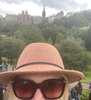 Anneka Rice Instagram - Very excited to be back in Edinburgh. I look like I’m on my way to a secret meeting with Inspector Rebus but I’m just here for Loose Ends. @bbcradio4 #looseends #edinburgh #edinburghfringe @edfringe