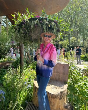 Anneka Rice Instagram - Gorgeous morning previewing Chelsea Flower Show….. #chelsea #chelseaflowershow @the_rhs