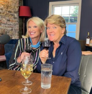 Anneka Rice Instagram - On this week’s #WineTimes podcast @clarebalding turns wine guru @mrwill_lyons from spitter to swallower. Never seen anything like it. Putty in her hands. That girl can make you do anything @sundaytimeswineclub @thetimes  #podcast