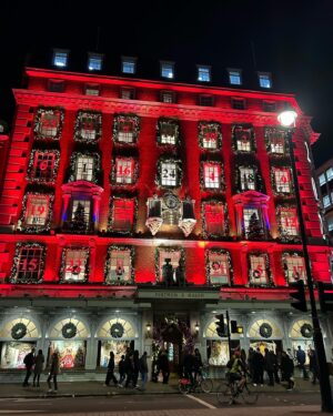 Anneka Rice Instagram - This nearly made me crash my car. Beautiful. @fortnums #adventcalendar