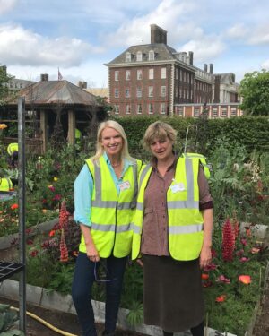 Anneka Rice Instagram - Getting ready for all the Chelsea coverage and remembering I had a garden in 2017 with @sarahravensgarden and Anita Roddick. Literally a major major highlight of my life. It was called the Anneka Rice Colour Cutting Garden. I mean! I loved every single moment of it, from getting up at 4am with Sarah to get cut flowers from the market, to planning, planting, sweeping and pruning, to meeting so many wonderful garden lovers over the week. Including a dollop of royalty. IT WAS INTENSE!!! Hope I’ve managed to post several pics here 😬. So envious of the Chelsea gang this year … #chelsea #chelseaflowershow @bbc