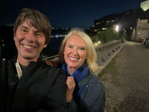 Anneka Rice Instagram - This might give you more of a clue as to what I was doing in Porto! What a joy to work with Brian Cox and @robinince1969 @bbcradio4 on The Infinite Monkey Cage, with a gang of explorers from The Explorers’ Club. Even as I write this I’m thinking, ‘Did that happen?’ 
Best gig ever! It goes out in August so more info then …..#explorers #porto #expeditions #discovery