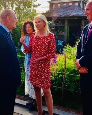 Anneka Rice Instagram - Getting ready for all the Chelsea coverage and remembering I had a garden in 2017 with @sarahravensgarden and Anita Roddick. Literally a major major highlight of my life. It was called the Anneka Rice Colour Cutting Garden. I mean! I loved every single moment of it, from getting up at 4am with Sarah to get cut flowers from the market, to planning, planting, sweeping and pruning, to meeting so many wonderful garden lovers over the week. Including a dollop of royalty. IT WAS INTENSE!!! Hope I’ve managed to post several pics here 😬. So envious of the Chelsea gang this year … #chelsea #chelseaflowershow @bbc