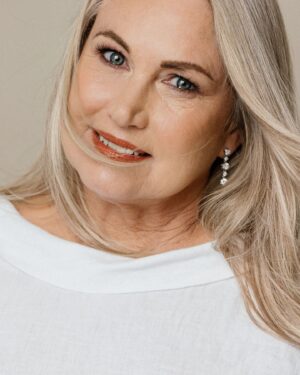 Anneline Kriel Instagram - #missworld1974_annelinekriel #prinsandprinsdiamonds #suletfouriephotography #finessevoelgoedtydskrif
