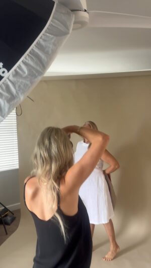 Anneline Kriel Instagram - #behindthescenes #missworld1974_annelinekriel #finessevoelgoedtydskrif #suletfouriephotography