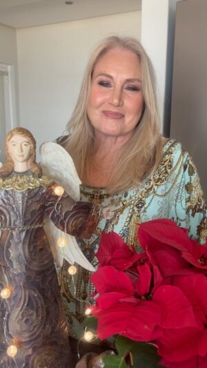Anneline Kriel Instagram - As the holidays approach, I wish you a Merry Christmas with your loved ones and wishes you all the best for a new year full of joy and health.

Merry Christmas and Happy New Year , from Anneline and family.