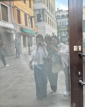 Anni Hung Instagram - :
Venezia🪿 🩵