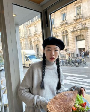 Anni Hung Instagram - :
Paris 1/3 🍷