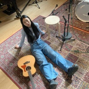 Anni Hung Instagram - :
🎧
夏季時間八點日落🫶🏼
1～5錄作業
6在日本超市買了明太子，做了明太子冷扮素麵