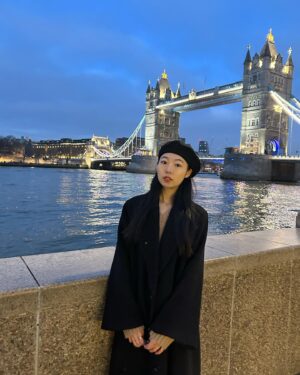 Anni Hung Instagram - :
年初的生活，有好好吃飯、好好睡覺、好好思考🐈‍⬛