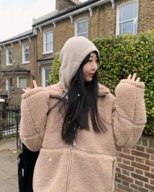 Anni Hung Instagram - :
2024初雪，許一個開心健康的願❄️
（今年也要多聽我的歌！）