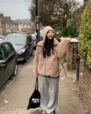 Anni Hung Instagram - :
2024初雪，許一個開心健康的願❄️
（今年也要多聽我的歌！）