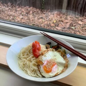 Anni Hung Instagram - :
🎧
夏季時間八點日落🫶🏼
1～5錄作業
6在日本超市買了明太子，做了明太子冷扮素麵