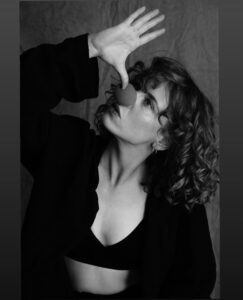 Actress Annie Briggs HD Instagram Photos and Wallpapers June 2024