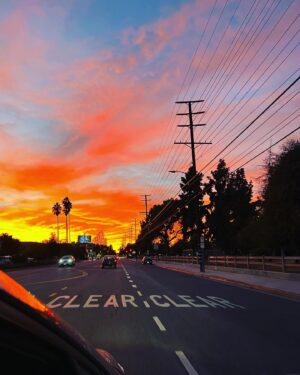 Annie Chang Instagram - A reminder that I don’t need to wait for big successes in life to be grateful ❤️ #LAsunset
