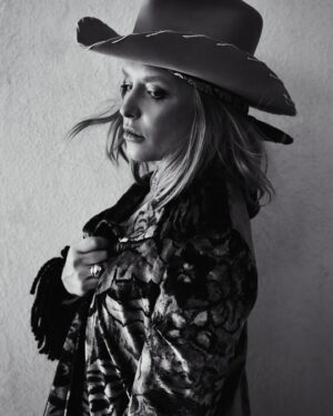 Annie Starke Instagram - Hi. It me. 🤠 @anamoniquebeauty